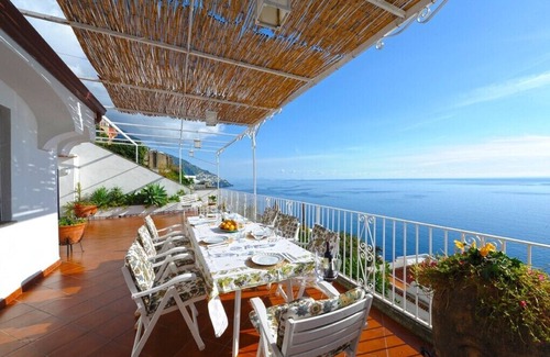 Positano Villa | Elegant and central villa with private gated parking in Positano