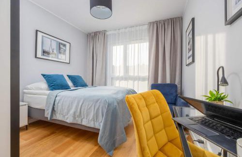 Warsaw Apartment | Elegant Apartment in Warsaw with Parking and Desk for Remote Work by Noclegi Renters
