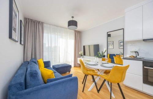 Warsaw Apartment | Elegant Apartment in Warsaw with Parking and Desk for Remote Work by Noclegi Renters