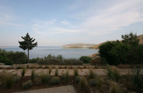 Ydrousa House | Elegant beachfront house with amazing sea view and beautiful garden