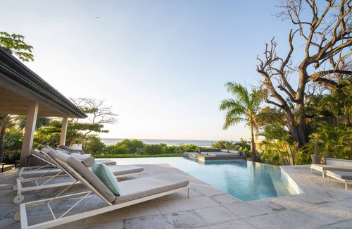 Playa Langosta Villa | Elegant Beachfront Villa w/private pool, gym, breakfast & Housekeeping