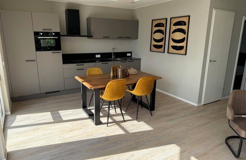 Lathum House | Elegant chalet for 4 people with 2 bathrooms, a terrace, free WiFi, and a luxury kitchen.