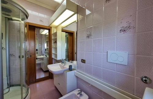 Zona LIV La Giustiniana Villa | Elegant country villa surrounded by greenery a stone's throw from the center