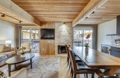 Aspen Condo | Elegant Downtown Chateau | Walk to Shop, Ski & Dine