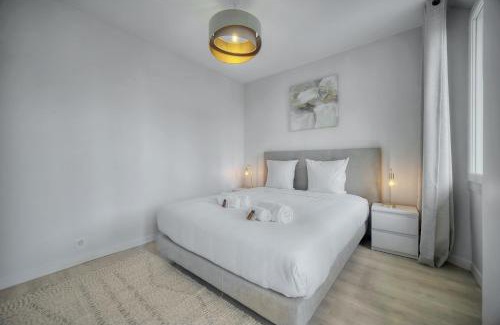 Le Suquet Apartment | ELEGANT DUPLEX 5 CHAMBRES PLAGES du MIDI A5B03