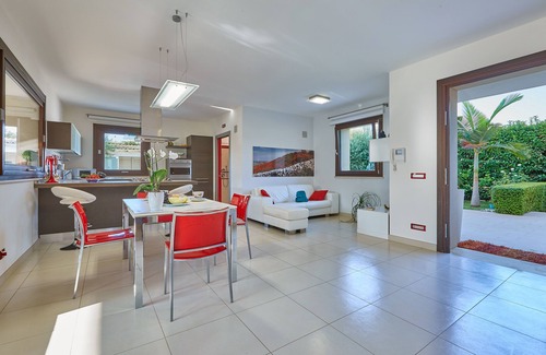 Marina di Ragusa Villa | Elegant family villa,big heated pool,400 mt. to the sea, garden, bbq,free wi-fi.