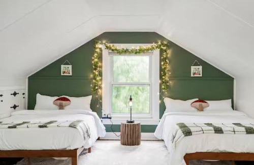 Forks House | Elegant Forest Retreat - Starlink, Coffee, BBQ