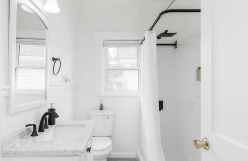 Forks House | Elegant Forest Retreat - Starlink, Coffee, BBQ