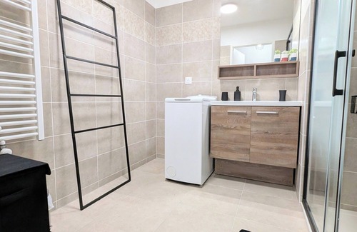 Le Parc Saint-Maur Apartment | Elegant new 3-room apartment - Close to Paris, Disneyland Paris and Orly airport