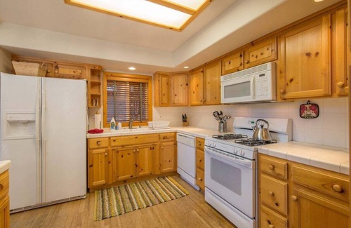 Tahoe Woods House | Elegant Getaway in Tahoe City Dog Friendly - Close to town