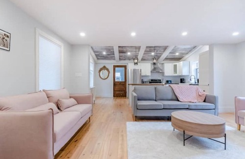 Elora House | Elegant Home in Elora with Stylish Décor and Excellent Location