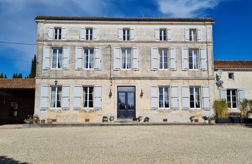 Bessac House | Elegant Manoir and Gite in a peaceful location - perfect for large families