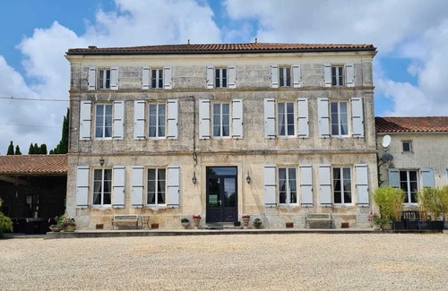 Bessac House | Elegant Manoir and Gite in a peaceful location - perfect for large families
