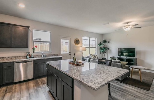 Seagoville House | Elegant Modern 3BR New Built Retreat for Fam&Group