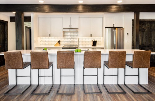 Moose Wilson Road Condo | Elegant Mountain Modern 3 Bdrm Condo, 5 miles from Jackson Hole Mountain Resort!