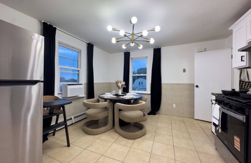 Kearny Apartment | Elegant NYC View Stay! Park Free, 6 beds- Sleep 8+