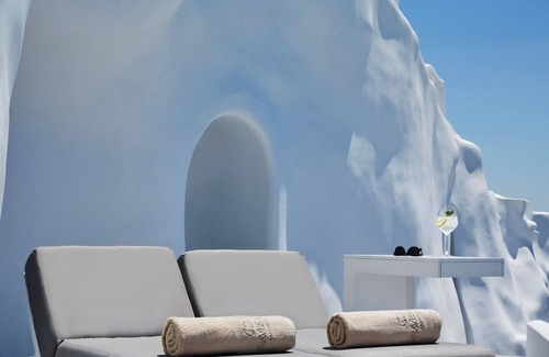Firostefani Villa | Elegant Oia Villa | Deluxe Villa with Caldera View | Private Plunge Pool |.