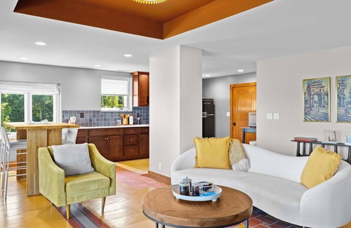 Louisville House | Elegant Riverside Escape | Bottom-Floor Haven