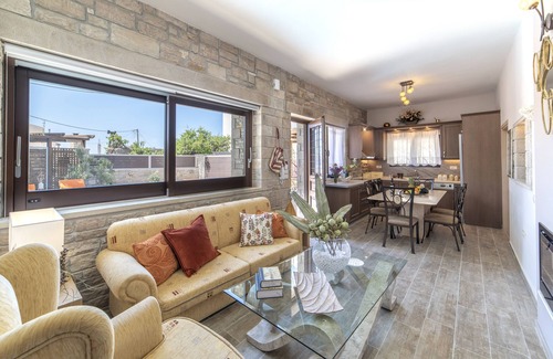 Koutsouras Villa | Elegant stone house with spa & beach, summer & winter, wheelchair-accessible