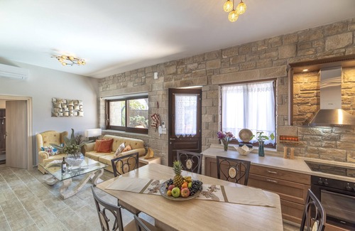 Koutsouras Villa | Elegant stone house with spa & beach, summer & winter, wheelchair-accessible