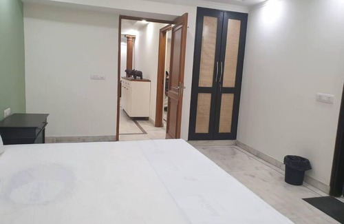 New Delhi Apartment | Elegant/Stunning 3 BHK Apt in Connaught Place