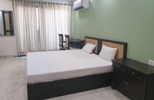 New Delhi Apartment | Elegant/Stunning 3 BHK Apt in Connaught Place