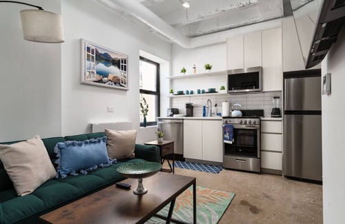 Uptown Apartment | Elegant Style Loft Montrose|13 mins DT|4 mins Lake