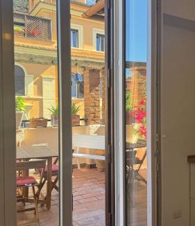 Trionfale Apartment | Elegant suite near the Vatican