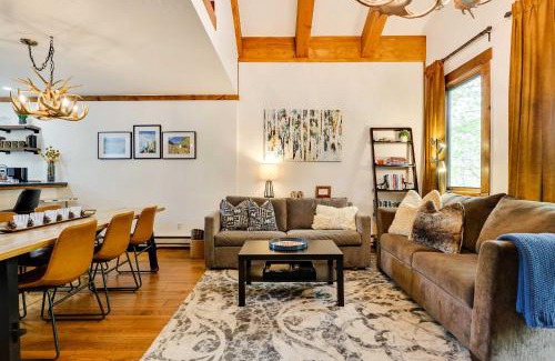 Vail House | Elegant Vail Home - Walk to Booth Falls Trail