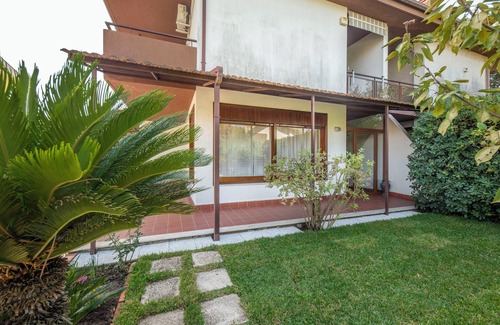 Tremestieri Etneo Villa | Elegant Villa with Garden between Catania and Etna