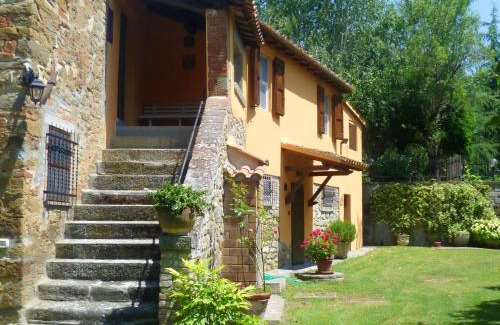 Tuoro sul Trasimeno Villa | Elegant Villa in Tuoro sul Trasimeno with Private Pool