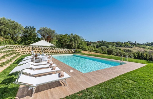 Monteprandone Villa | Elegant villa with pool 15 minutes from the beach of San Benedetto del Tronto