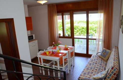 Bibione Lido dei Pini Villa | Elegant villa with large fenced garden