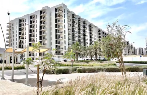 Abu Dhabi Apartment | Elegant2BR Yas Island Luxe Stay near Ferrari World