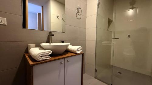 Sogamoso Apartment | Elegante Loft Céntrico con Balcón