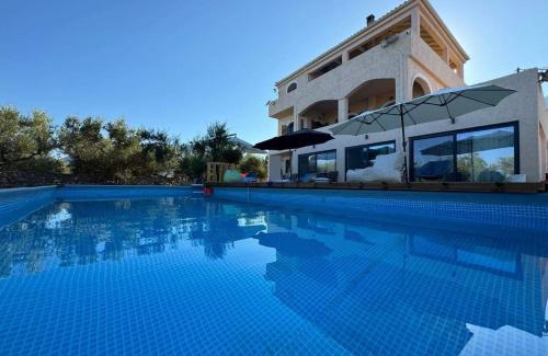 Omales House | Elements of Diros