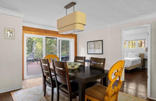 East Meredith House | Elenas by the Mill