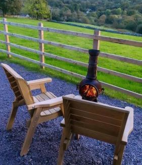 Bont Newydd Cabin | Elephant View Shepherds Hut