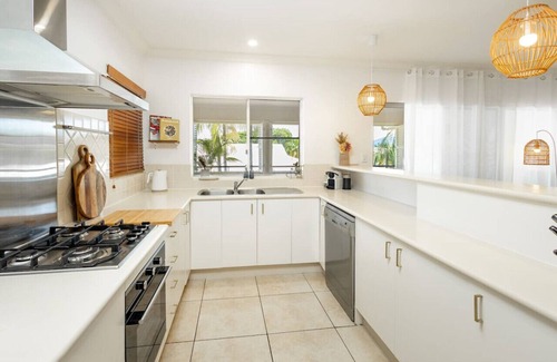 Cairns North Apartment | Elevated 2BR Modern Furnished Terrace Apt - Pool