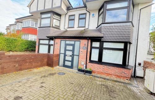 West Hendon House | ElevateYourStays in Hendon central