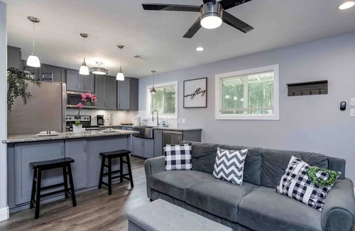 Montgomery House | Elite Haven at Pine Lake - Montgomery, Tx