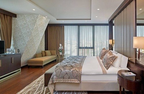 Halkali Hotel | Elite World Grand Istanbul Basın Ekspres