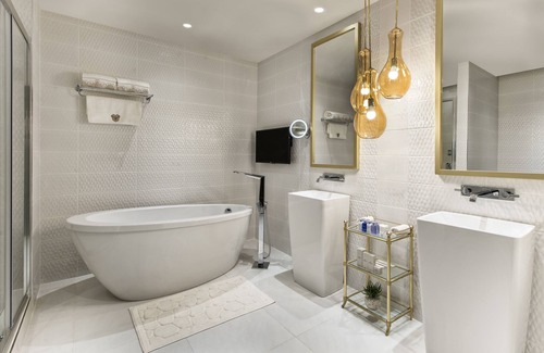 Halkali Hotel | Elite World Grand Istanbul Basın Ekspres