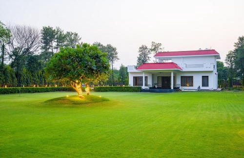 Gurugram Villa | ELIVAAS Sanisa Farm 3-BHK Farmhouse with Pvt Pool, Game Zone & Lush Garden