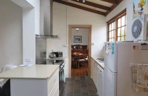 North Hobart House | Eliza Historic Cottage close to CBD with car park