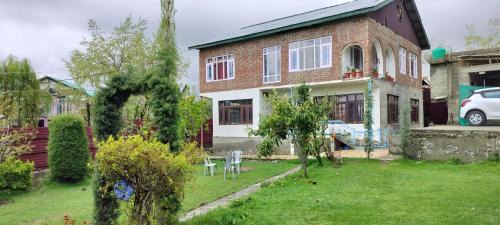 Srinagar House | Elizabeth paying guest house Tangmarg gulmarg
