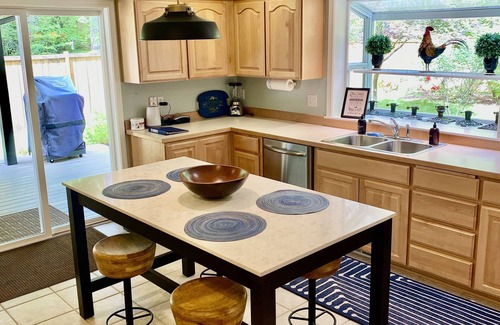 Enumclaw House | Elk Meadow Chalet - Premier Mountain Home - Mt Rainier & Crystal Mountain