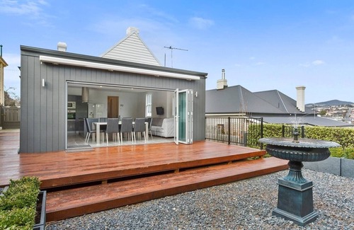 Glebe Cottage | Ellis Cottage Glebe Luxury 1 - 4 bedroom Cottage, Hobart, Tasmania