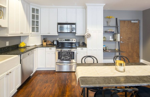 Historic District - North Condo | Ellis Square Place-City Market Central-King Bed!