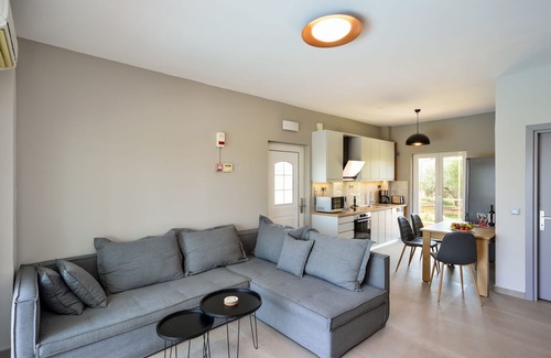 Makrys Tichos Villa | Elma's Villa, a peaceful, family friendly villa, close to Agioi Apostoloi beach